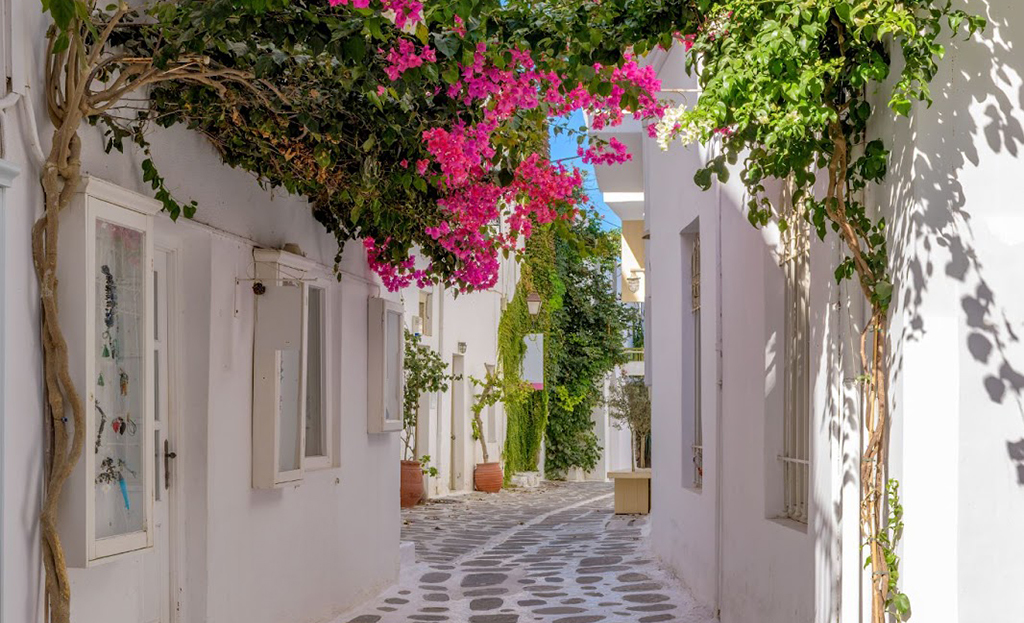<h2>Explore Parikia’s Old Town</h2>