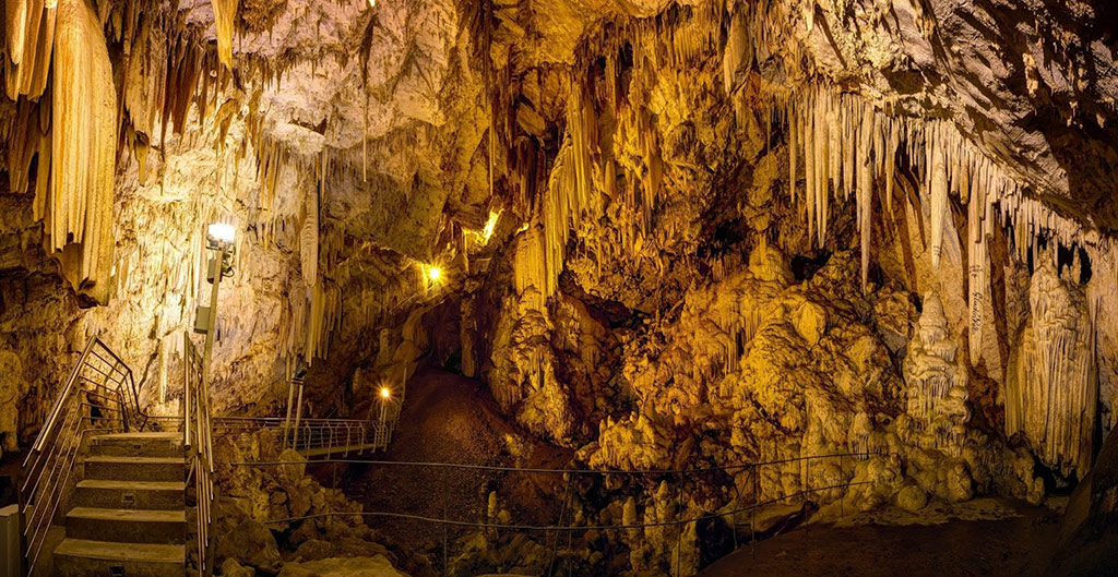 <h2>Explore the Majestic Cave of Antiparos</h2>